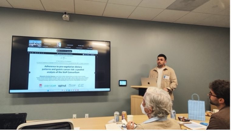 El investigador de la UMH Alejandro Oncina Cánovas presenta su análisis sobre dieta provegetariana y riesgo de cáncer gástrico en el consorcio StoP en la UCLA